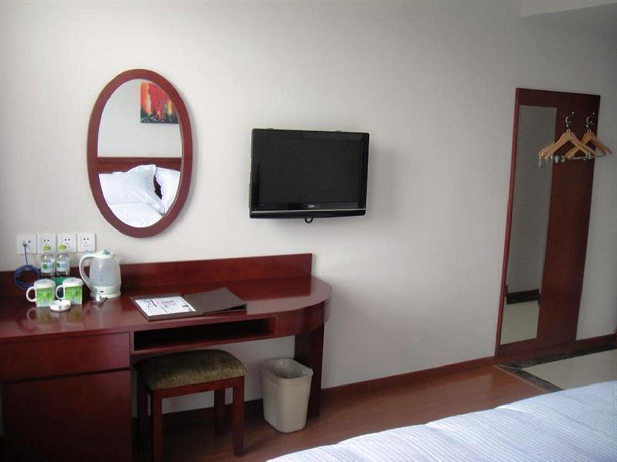 Greentree Inn Shanghai Expo Site South Yanggao Road Subway Station Express Hotel Екстер'єр фото